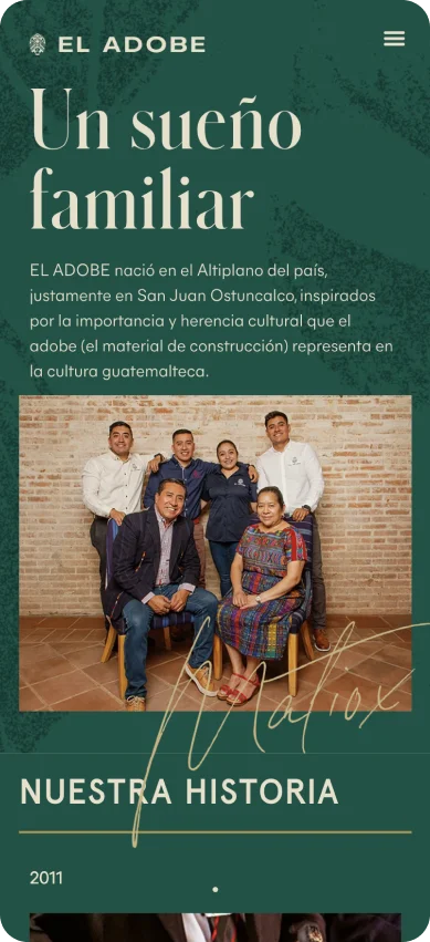 Mobile: Un sueño familiar, the family portrait and the Nuestra historia timeline
